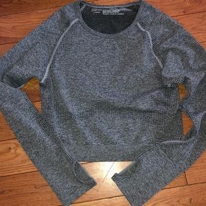 NWOT VS PINK CROP WORKOUT TOP